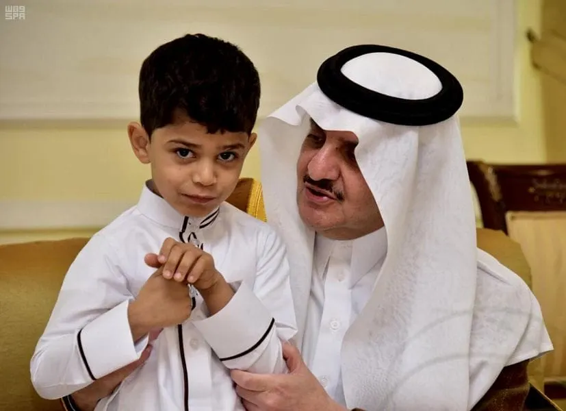 أمير الشرقية يقدم التعازي لأبناء الشيخ الجيراني وذويه