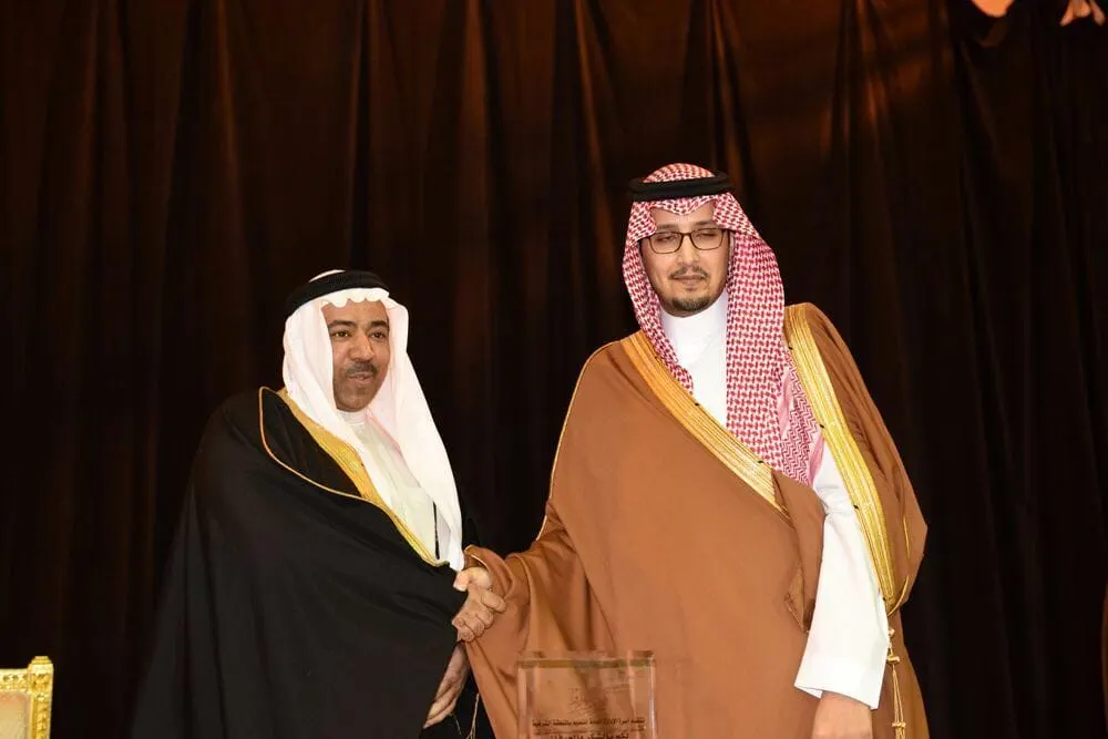 نائب أمير الشرقية يكرم عبدالرؤوف المطرود
