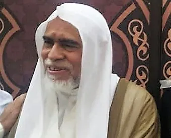السيد هاشم الخباز.. شيخ بلا عمامة