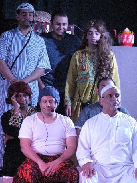 موجات الضحك تتنقل بجمهور “عفسة” بين عاهات المجتمع