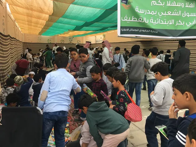 بين “البايع والمشتري” بضاعة بـ 3 ريالات في ابتدائية “محمد بن أبي بكر”