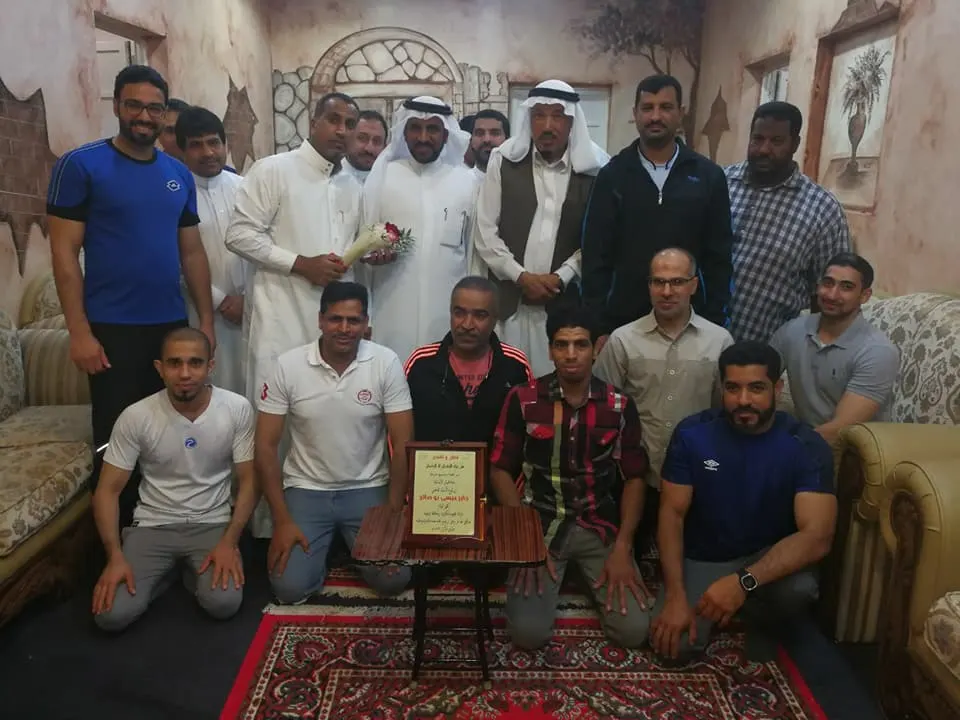 معلمو ابتدائية حلة محيش يكرمون البوصالح