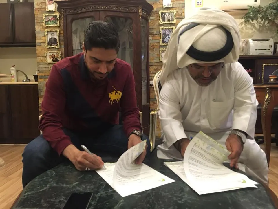 أمير دسمال يشيد بمسرح القطيف.. ويوقع عقد «المول»