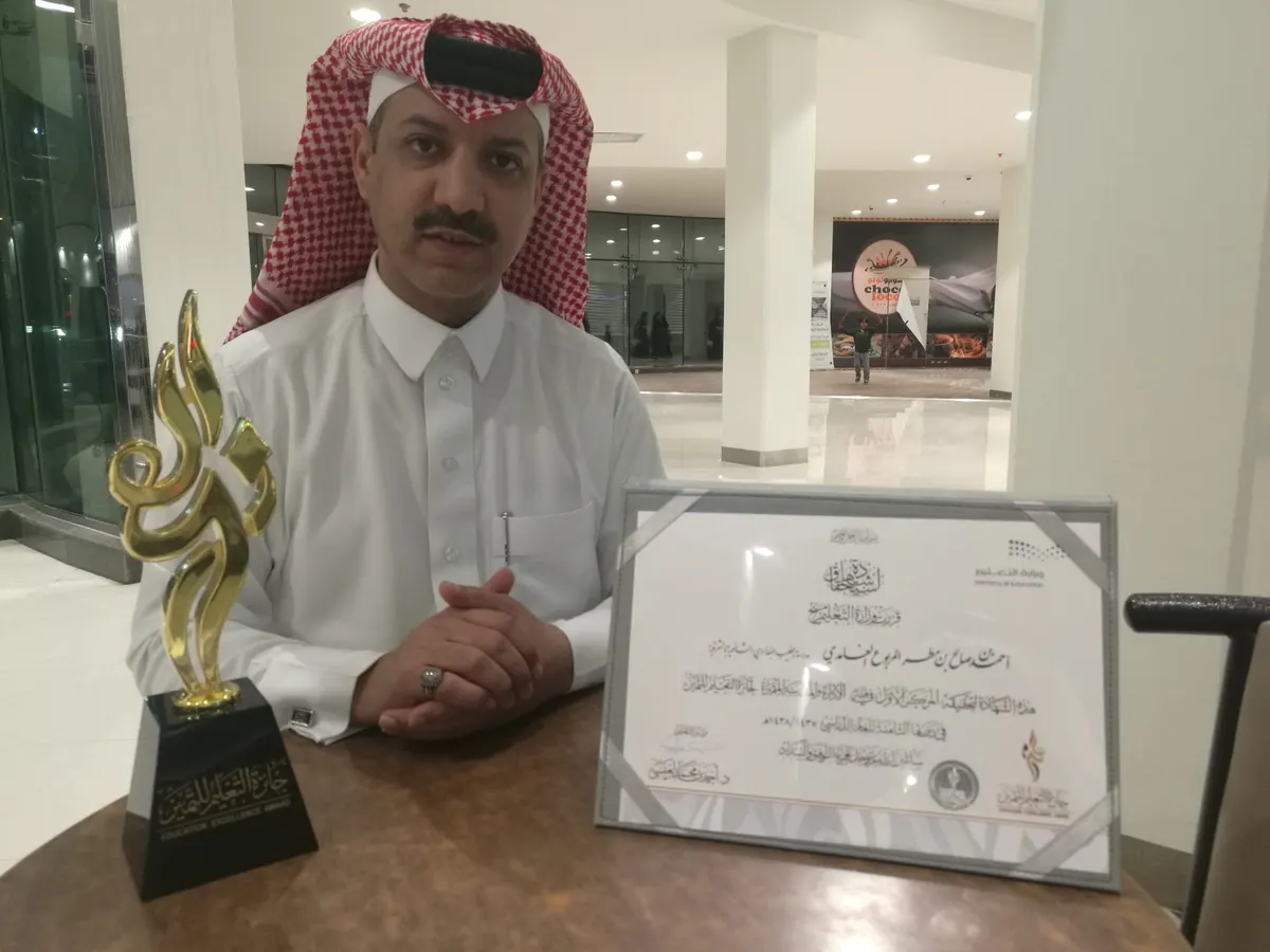 الغامدي: القطيف غنية بالمبدعين.. ومن حلمي الشماسي تعلمتُ فن القيادة أحمد الغامدي.. تربوي وطني خسرته القطيف