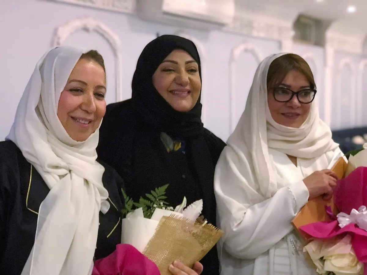 لو طردك زوجك لا تخرجي وحيدة حتى لا يحرمك "النشوز" حق الحضانة فوزية العيوني: أيتها النساء.. ذاكرْنَ “النظامين الذهبيين” جيداً قبل الذهاب إلى المحكمة
