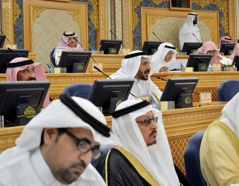 نظام لمكافحة الاحتيال وخيانة الأمانة.. ومخططات لشبكات النقل العام داخل المدن المتوسطة مجلس الشورى: تعديل سن الحدث المرتكب للفعل المعاقب عليه إلى 15 عام