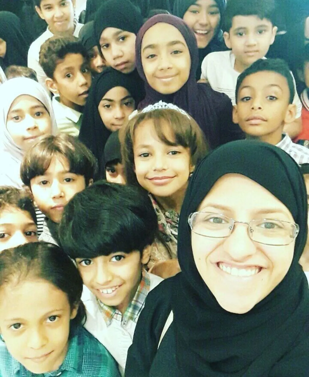 السادة تستلهم ضعف سمعها وتُعد قصة متخصصة للأطفال