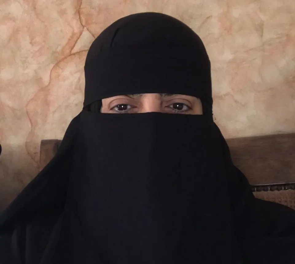 لستُ مخولة بالتصريح عن المستشفى.. لكنني لم أقف على حالة جرب مؤكدة استشارية جلدية بمركزي القطيف: ليس كلّ حكةٍ جرباً