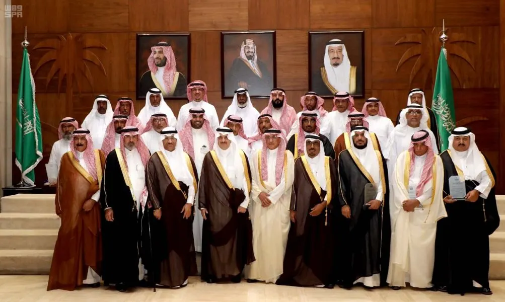 كرّم في "الاثنينية" المتقاعدين من منسوبي إمارة المنطقة أمير الشرقية للنائب العام: حدثوا القنوات الالكترونية لإنجاز العمل النيابي