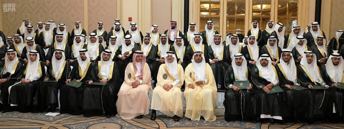 أمير الشرقية يُخرج 195 طالباً من معهد الإدارة