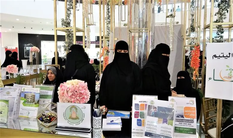 يتيمة عملت "حارسة أمن" في قصر أفراح لتحمي كرامتها من الحاجة فقيرات في القطيف لا يطرقن أبواب الجمعيات