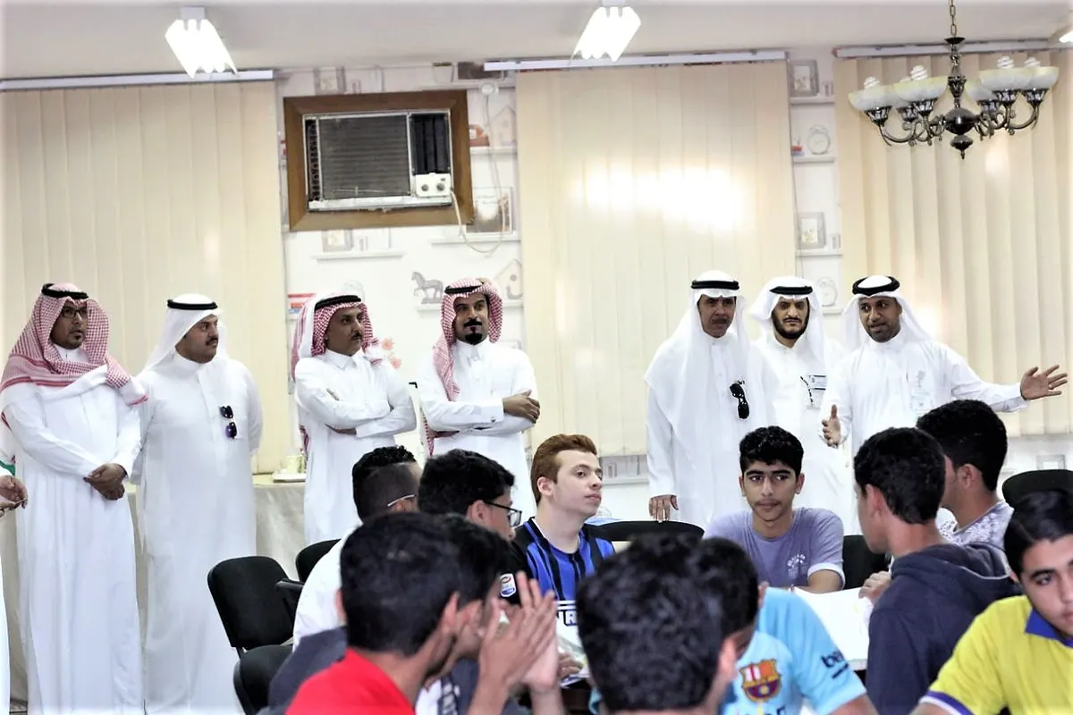 تعليم حفر الباطن يستطلع تجربة الخطيب البغدادي