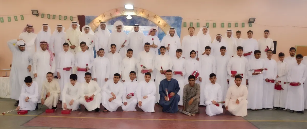 ثانوية القديح تُكرم 35 طالباً متفوقاً