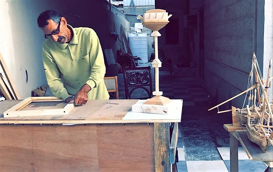 الأخوان الجيراني يسردان "الطفرة" في 30 دقيقة “أبو ناصر”.. خسر كفه في البحر.. واستمرّ في النحت 33 سنة