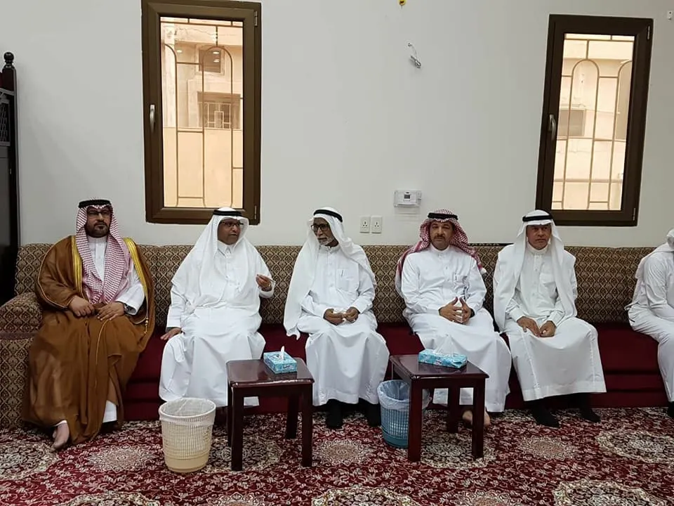 محافظ القطيف يقدم واجب العزاء إلى أسرة الفقيد الدكتور حسين شعبان