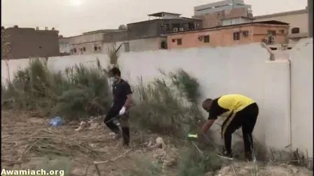 32 متطوعاً ينظفون مقبرة العوامية