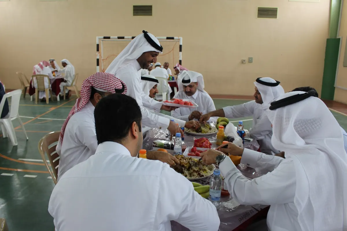 بمناسبة تقاعده.. ثانوية الخطيب البغدادي تكرّم المعلم عبدالواحد الخنيزي