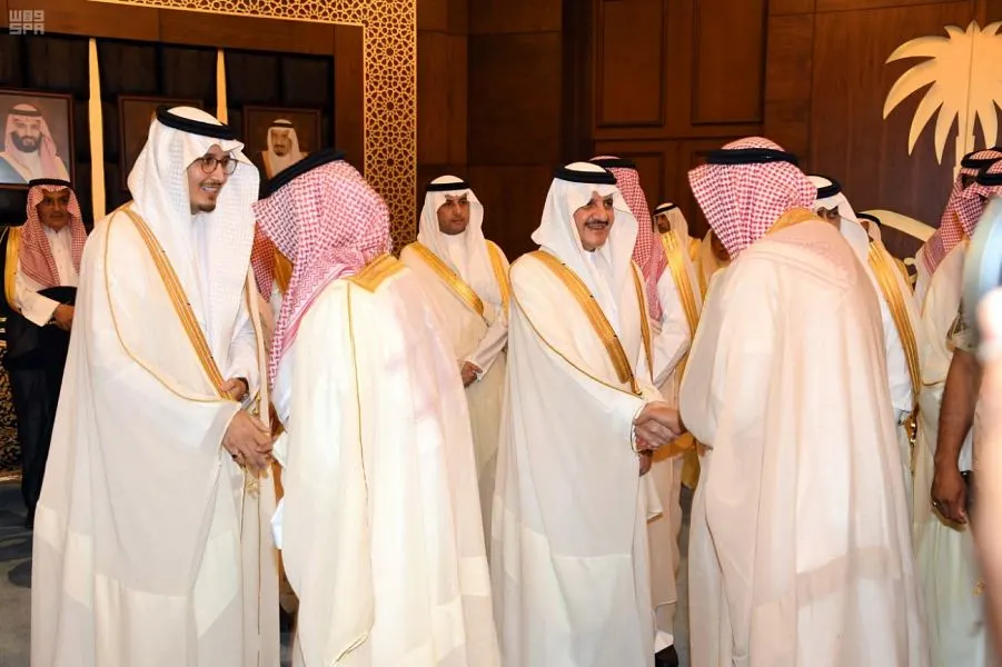 أمير الشرقية ونائبه يتقدمان المصلين في عيد الفطر.. ويستقبلان المسؤولين والمواطنين