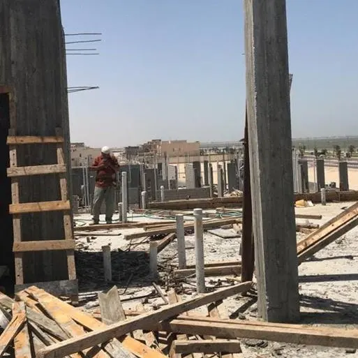 العمل تحت الشمس يغرم مقاولين في القطيف وسيهات