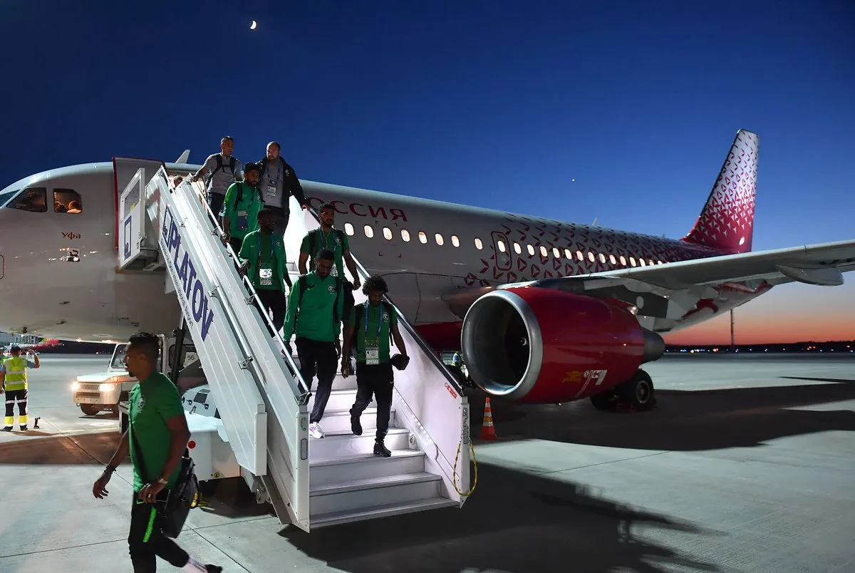 الخطوط السعودية: طائرة المنتخب روسية.. ولا تتبعنا