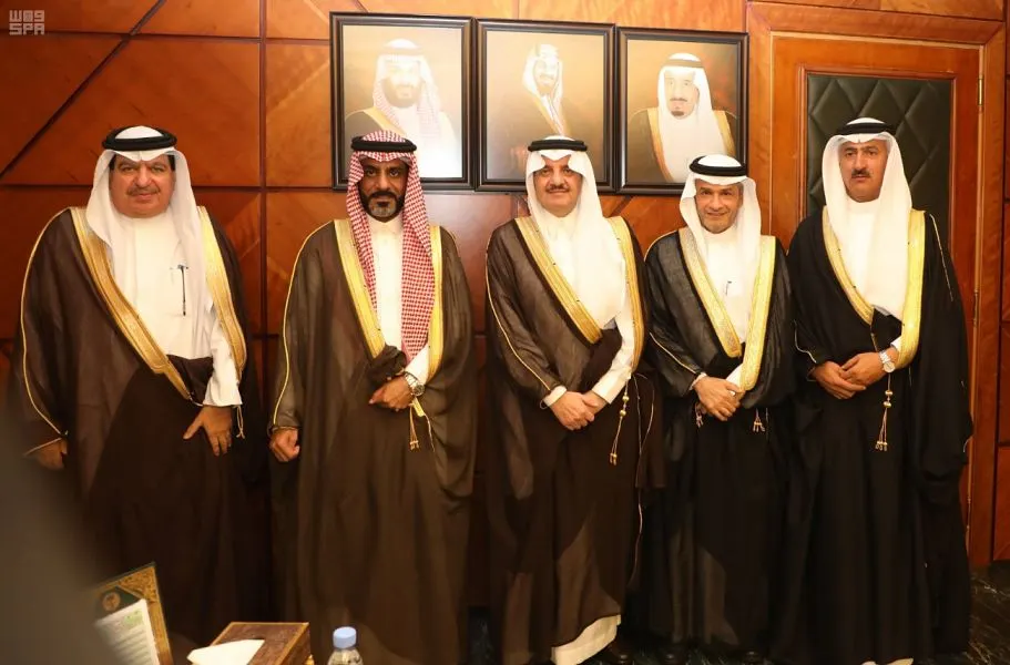 أمير الشرقية يوجه بسرعة إنجاز مشاريع جسر الملك فهد