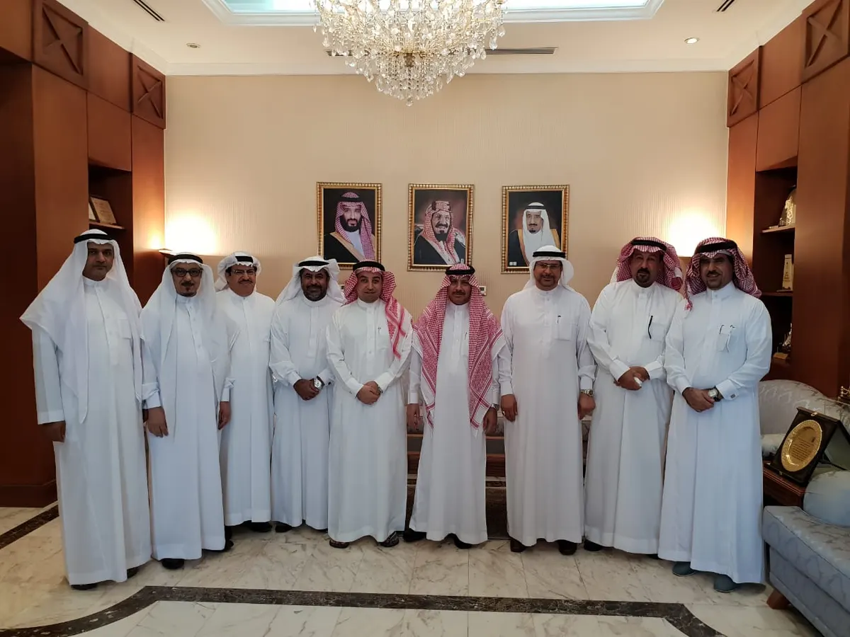 وفد من العوامية يشكر القيادة ويناقش احتياجات البلدة مع محافظ القطيف