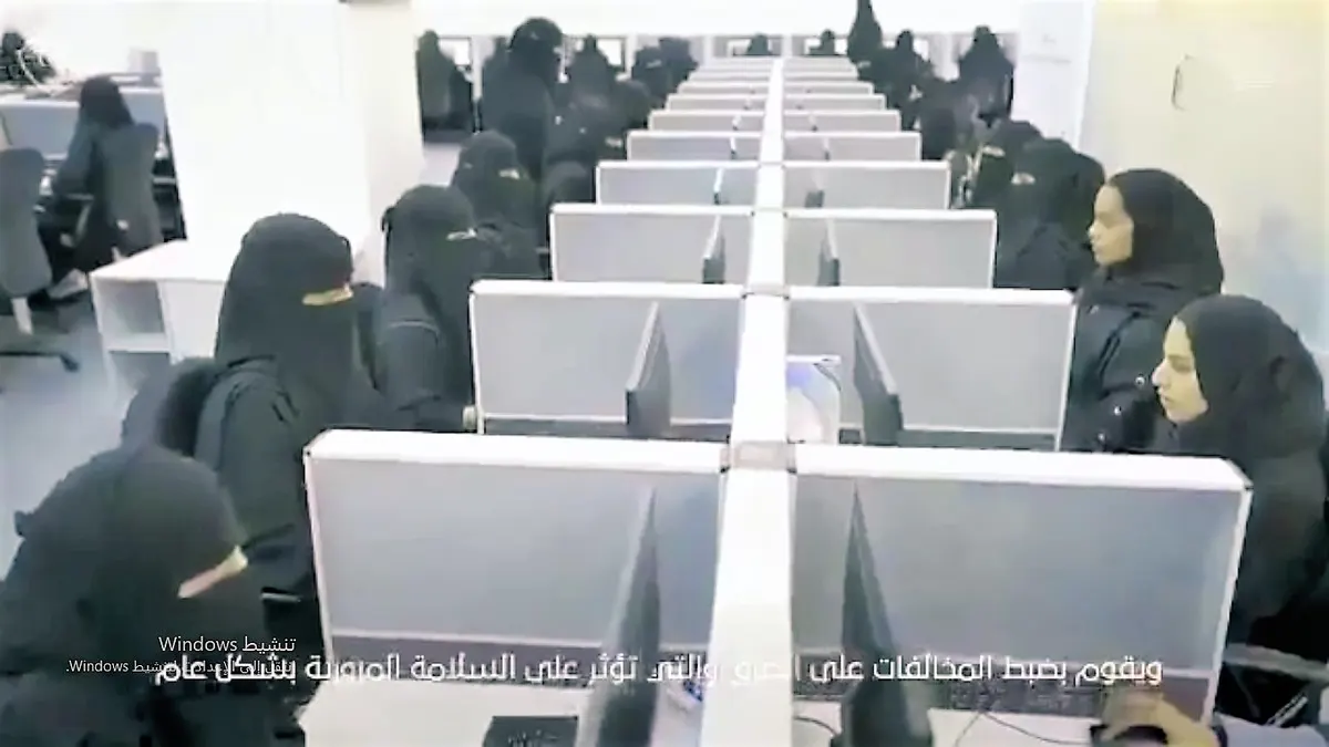 [فيديو] بعد محققات “نجم”.. السعوديات يراجعن المخالفات آلياً ويدوياً