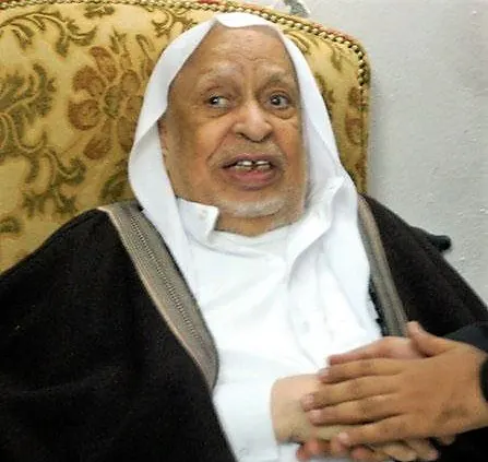 تعطّل الحجاج 12 يوماً في الرياض؛ فأمر الملك عبدالعزيز لهم بسيارة وبنزينها آخر حاجّين من القطيف في قافلة جِمال ما زالا على قيد الحياة