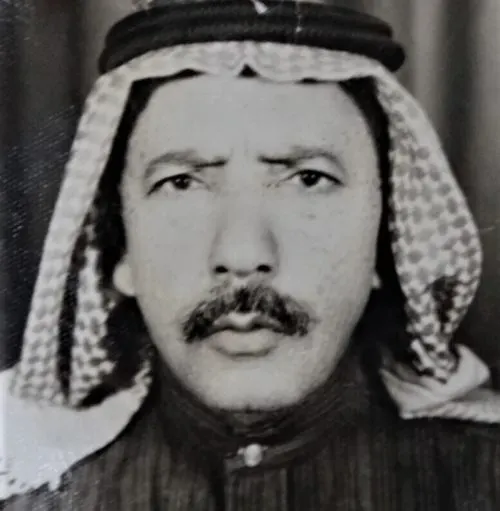 توظف بـ 166 ريالاً، وبعد تقاعده استمرّ متطوّعاً في خدمة الناس علي اسْعِيد الدختر.. عينتْه مصرية “تَمَرْجِيْ”.. فتخرَّج ممرضاً..!