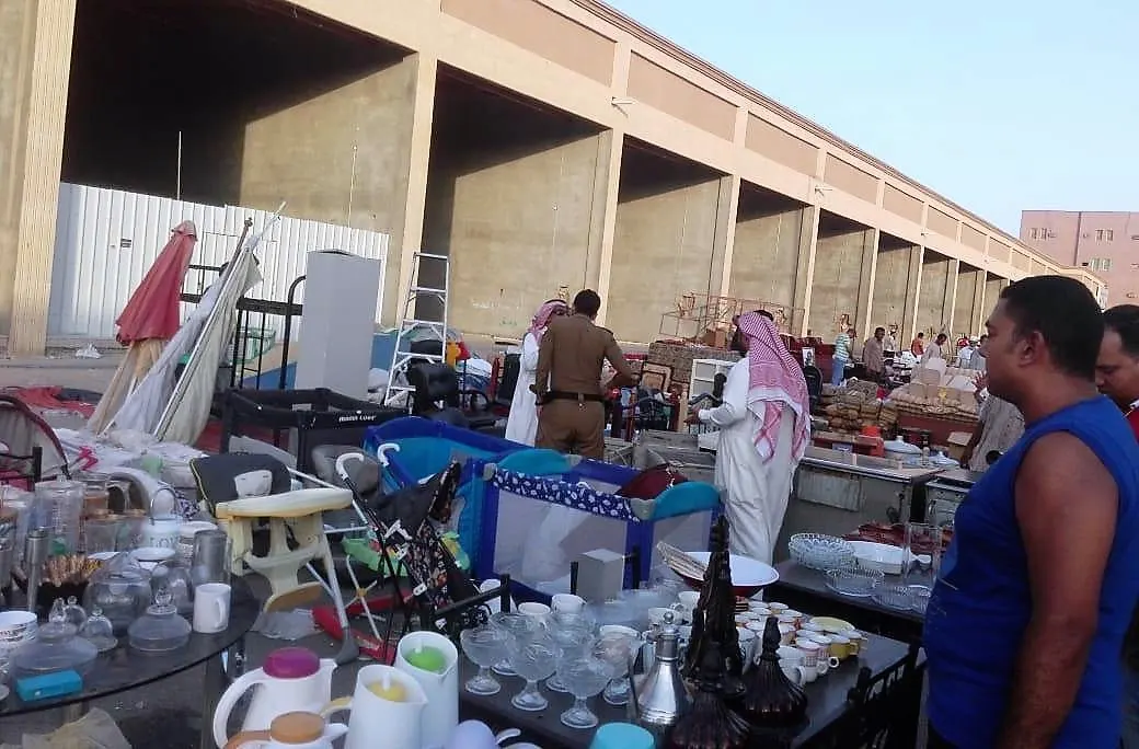 حملة تفتيش تضبط 161 مخالفاً، و315 بسطة، و 10 أطنان من الأثاث المستعمل