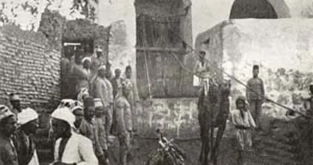 الشيخ حسين القديحي مرشد الحملة.. والحملدار أحمد المرزوق حاج كسول “يُفسد” إحرام حملة كاملة.. ويعيدها إلى “أبيار علي”