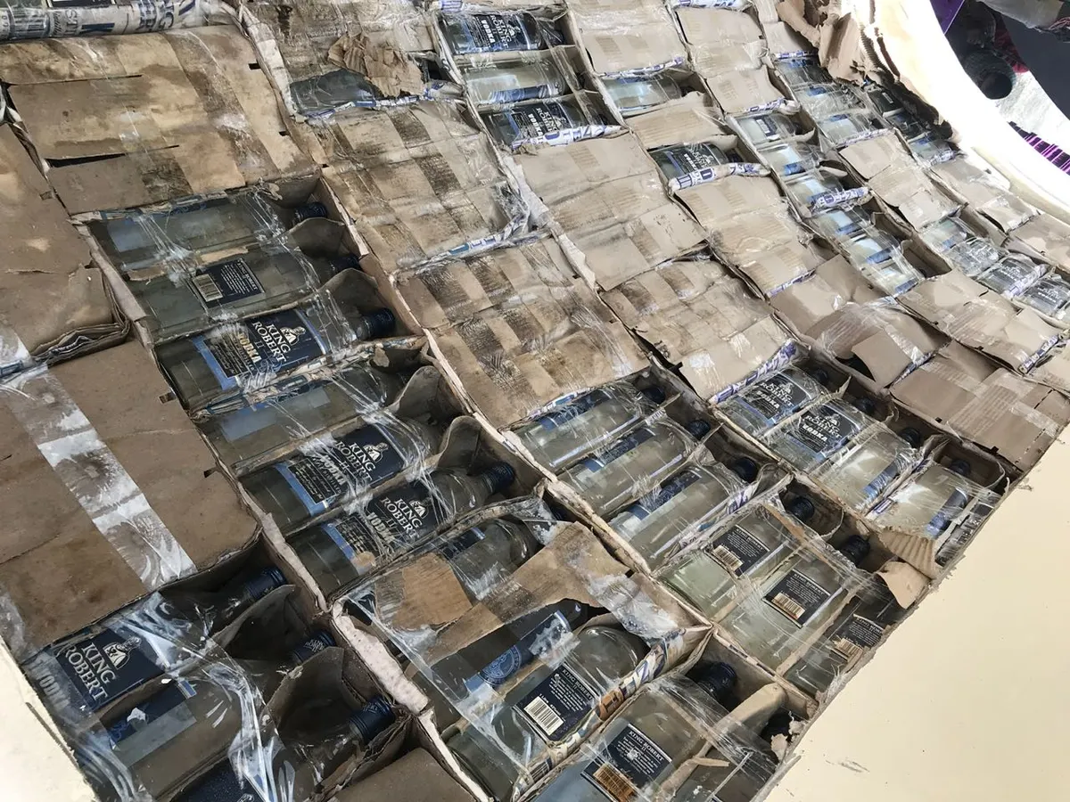 9.4 ألف زجاجة خمر في تجويف أنابيب خرسانية