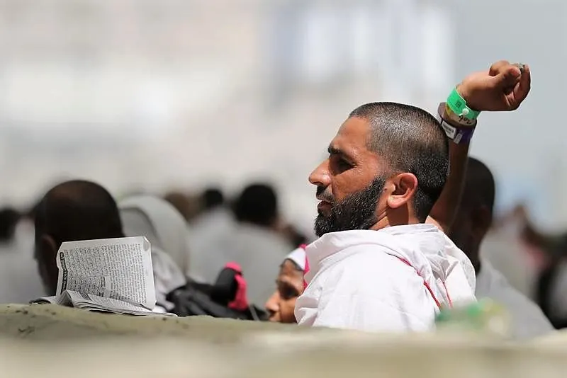 الحجاج يرمون “الشيطان” بمليون كيلوغرام من الجمرات سنوياً