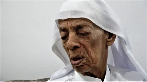 ضاعت عندهم حاجّة ضريرة.. ولم يُعثر عليها إلا بعد عامٍ كامل حمْلَدارْ من زمن “الشاحنات” يتذكر: تكلفة الحجة 150 ريالاً فقط