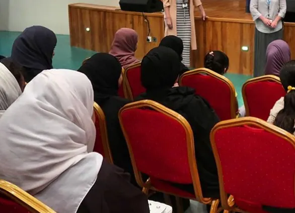 16 طالبة من “كافل اليتيم” يتدربن على أساسيات اللغة الإنجليزية