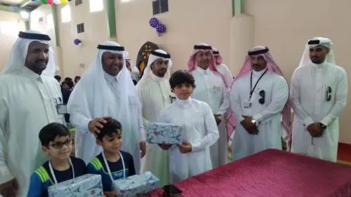 أسبوع تمهيدي ينتهي بالشعر والهدايا وتكريم المستجدين