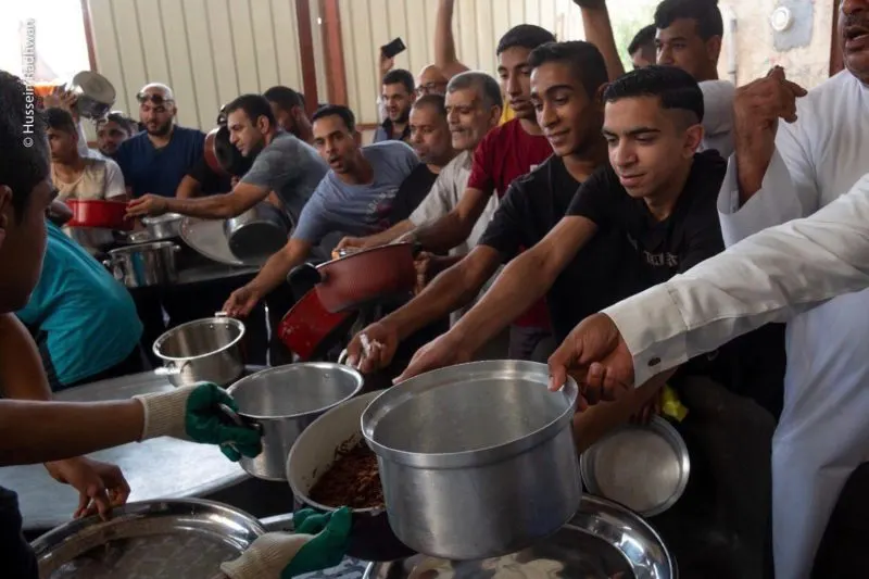 عاشوراء يعيد رائحة “المحموص” إلى شوارع القطيف