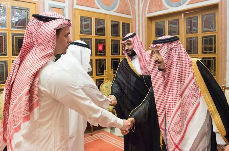 خادم الحرمين الشريفين يستقبل سهل وصلاح خاشقجي