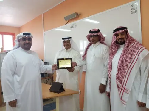 متوسطة الخويلدية تردّ الجميل لداعميها وتكرمهم في حفل