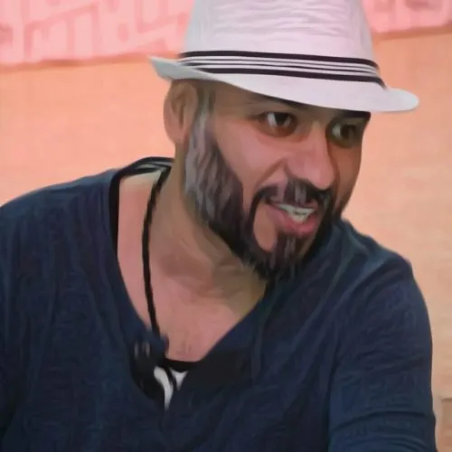 لأول مرة.. امرأة تمثّل على خشبة مسرح في القطيف