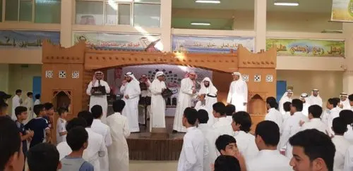 مؤتة تحتفي بالمعلم.. والهدايا والورود والشوكولاته أسياد الموقف