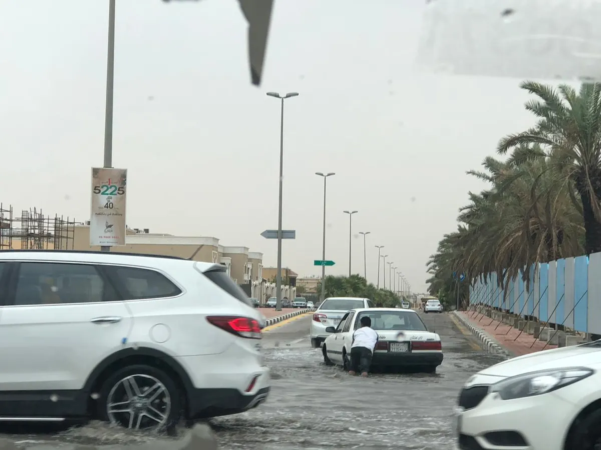 الأمطار تؤجّل “الاثنينية”، وأمير المنطقة يوجه المحافظين بتدابير تضمن السلامة