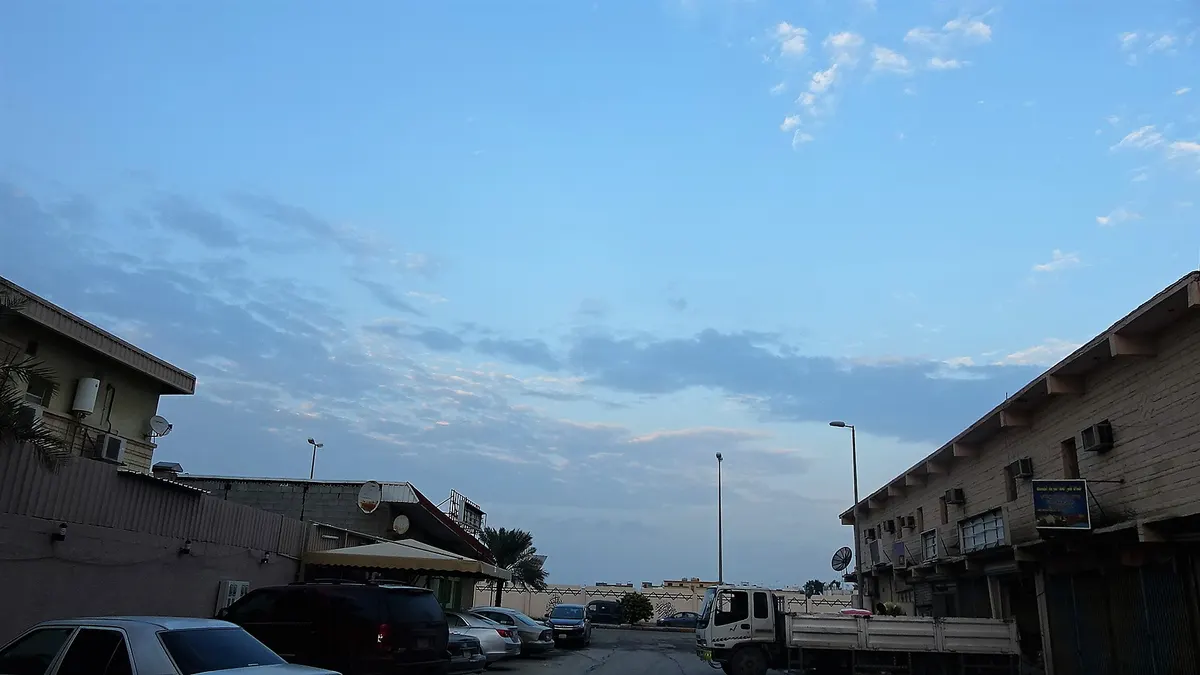سماء القطيف تستعيد صفاءَها وتراجع احتمالات المطر