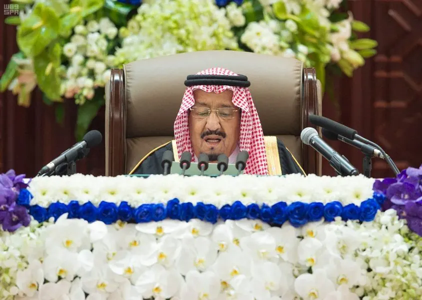 أكد أن المواطن السعودي هو المحرك الرئيس للتنمية وأداتها الفاعلة الملك: المملكة لن تحيد عن تطبيق شرع الله.. ولن تأخذها في الحق لومة لائم