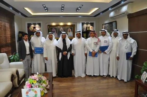 مدير تعليم القطيف يكرم أعضاء لجنة القبول والتسجيل