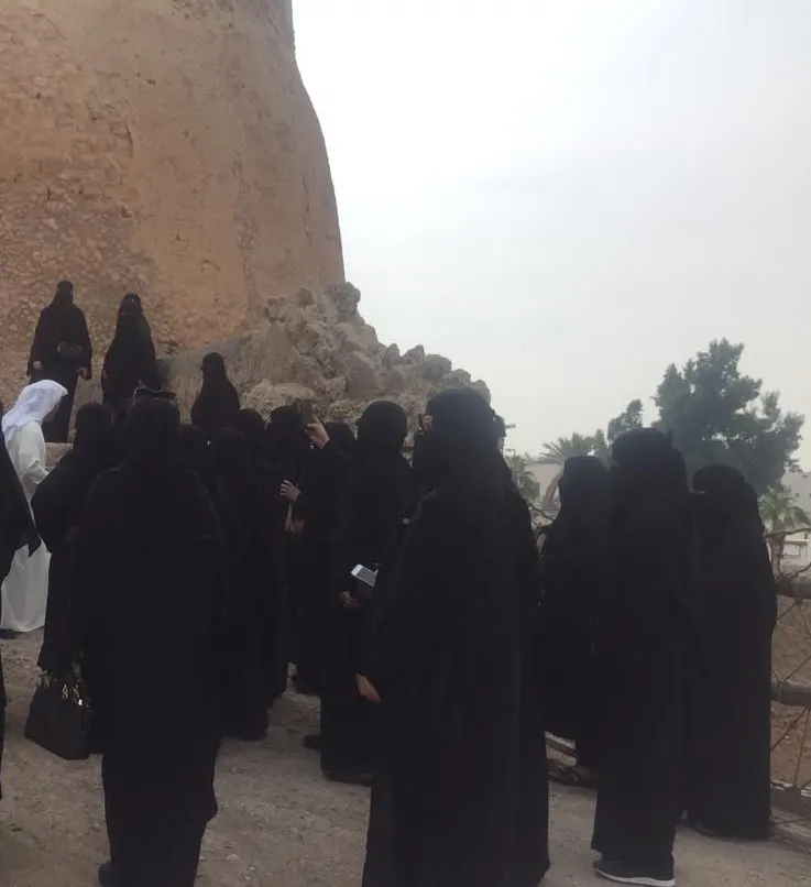 سيدات الدمام يتجوّلن في “حمّام أبو لوزة” وقلعة تاروت ومعالم القطيف