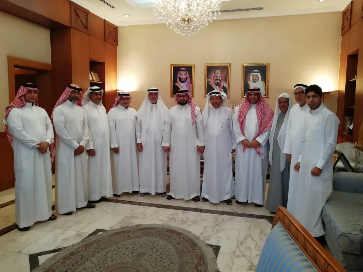 محافظ القطيف يعد أهالي التوبي بتلبية احتياجاتهم الخدمية