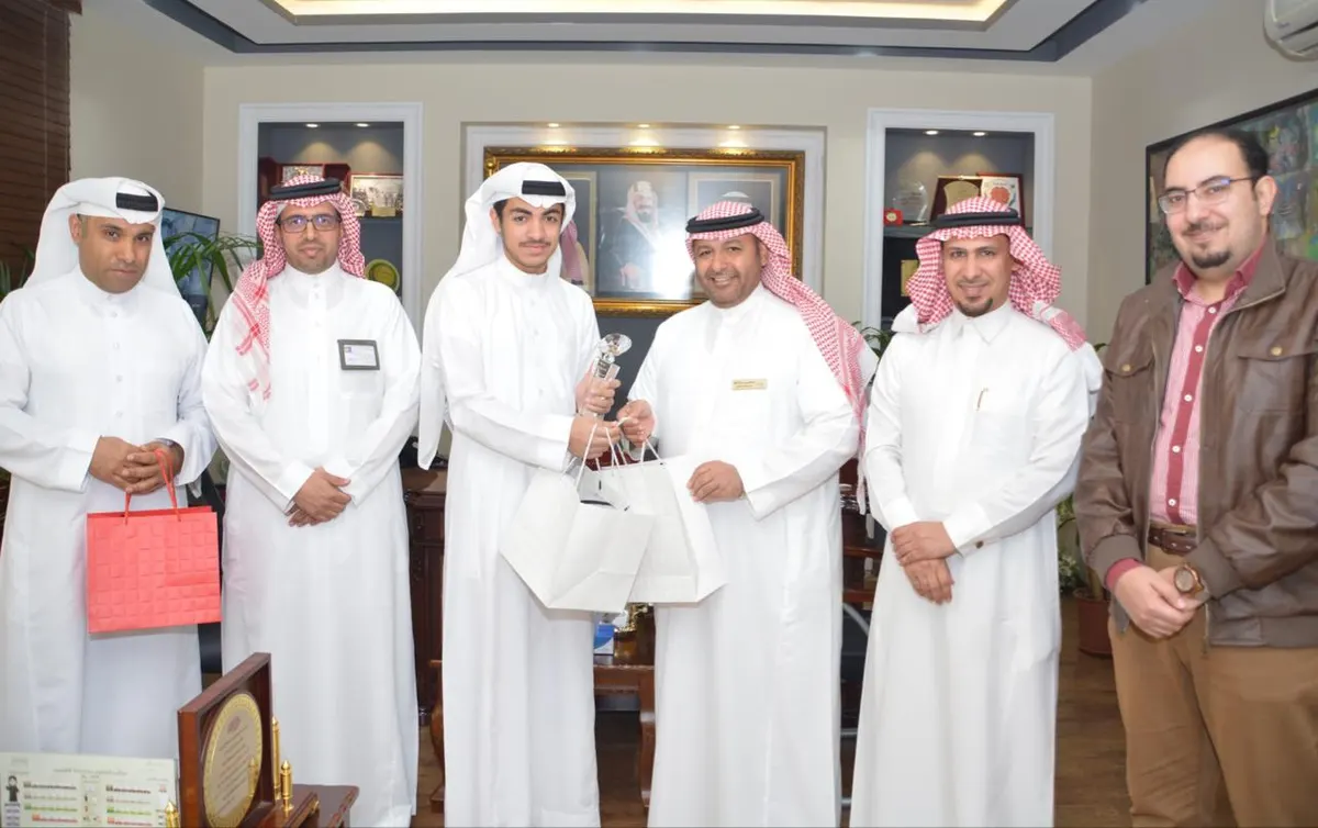 تعليم القطيف يحتفي بالموهوب أحمد آل مهنا