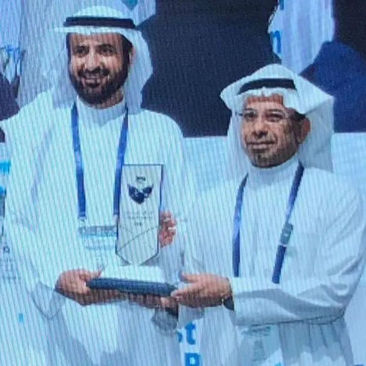 الربيعة يمنح آل توفيق الجائزة الوطنية لسلامة المرضى