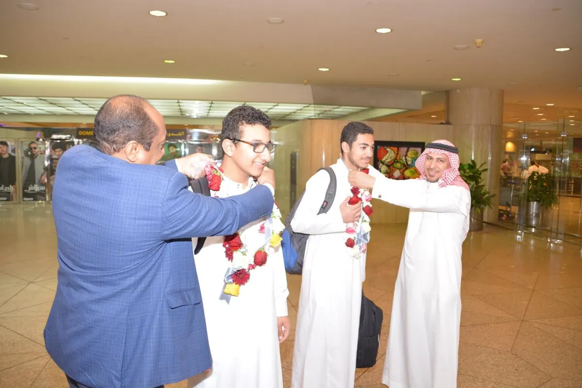 الورد يستقبل بطلَيْ “بواتسوانا” في مطار الملك فهد الدولي